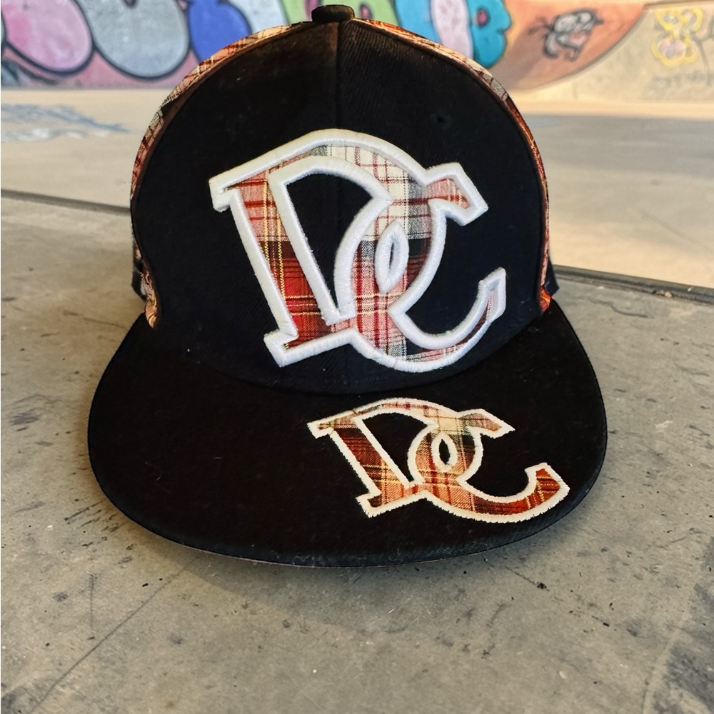 DC Skateboard Hat Black With Brown Plaid Embroidered Large Fitted  EUC